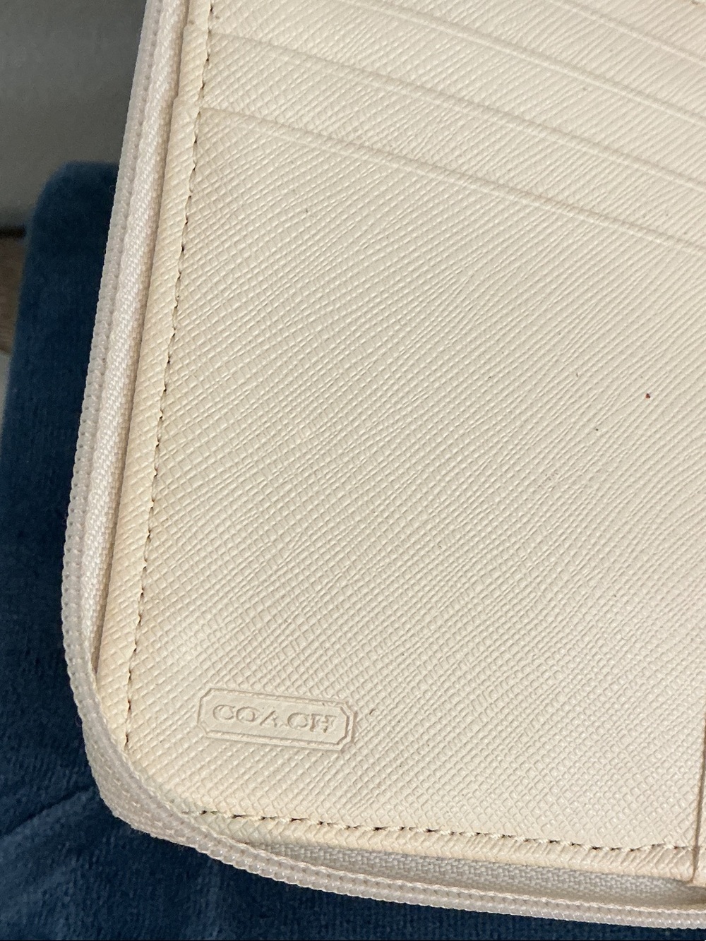 Coach Signature Canvas Phone Case Wristlet - Picture 4 of 5